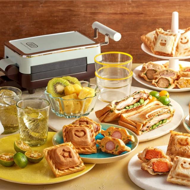 Toffy トフィー クォーターホットサンドメーカー K-HS6 送料無料 / 電気 ホットサンド 食パン 耳まで焼ける ミニサイズ おやつ お弁当 子供 4分割 1枚焼き 洗える 着脱式 プレート 2枚 調理家電 キッチン家電_1