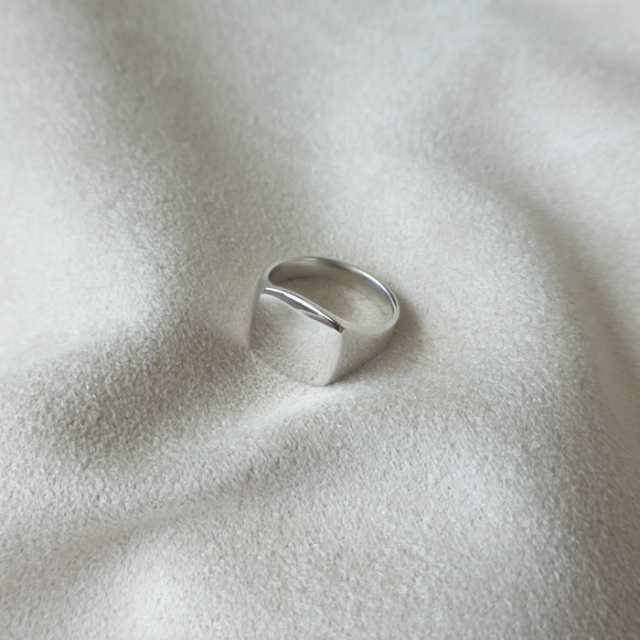 新品 トムウッド（TOM WOOD） Mini Signet Cushion Ring ミニ シグネット クッション リング シルバー 925 指輪  #50 10号 R74RINA01S925A｜au PAY マーケット