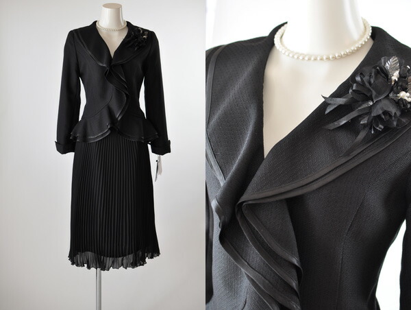 セレモニースーツ 30代 40代 50代 きれいめ 卒業式 入学式 結婚式 スーツ ママ 人気 ダブルフリル オリジナルベルト付 9号 フロント ダブルフリル プリーツスカート コサージュ付 セット スーツ 黒 カラーフォーマル cos9370(bl3f3y6s) セレモニースーツ 30代 40代 50代 きれいめ 卒業式 入学式 結婚式