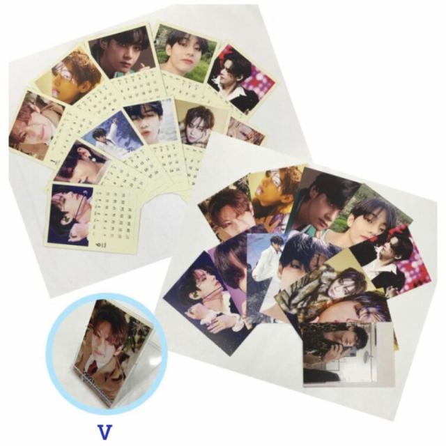 V ブイ Bts 防弾少年団 21 スタンド付き ミニ 卓上 カレンダー 韓流 グッズ Fx039 1の通販はau Pay マーケット アンジーソウル