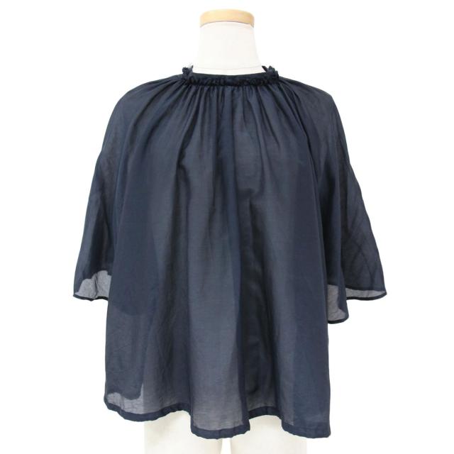 TOMORROWLAND collection トゥモローランド コレクション ブラウス ネイビー 36(9号) 23春夏 コットン シルク ワイドスリーブ ギャザー 襟フリル 5分袖 半袖 トップス カットソー シンプル オフィス カジュアル 大人 きれいめ 無地【ディース】【中古】【美品】【K4156】の通販は 10,670円