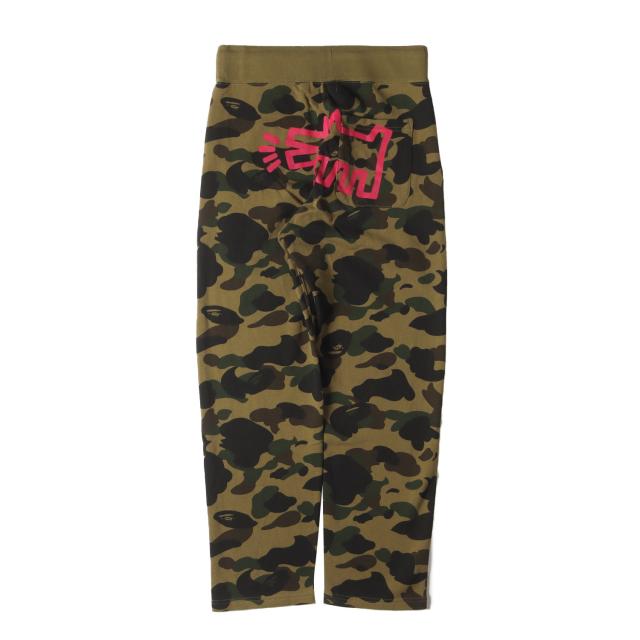 A BATHING APE ア ベイシング エイプ パンツ サイズ:S Keith Haring 1stカモ 猿迷彩 スウェットパンツ グリーンカモ ボトムス ズボン コラボ【メンズ】【中古】【美品】【K4253】 A BATHING APE ア ベイシング エイプ パンツ サイズ:S Keith Haring