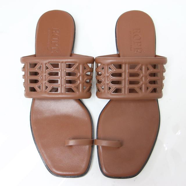 ROPE ロペ サンダル キャメル サイズ:36 1/2(23.5cm) | 24春夏 アメリア サンダル | Amelia Sandal | トングサンダル ローヒール スムース調 アナグラムモチーフ | ブランド シューズ 靴【レディース】【K4573】