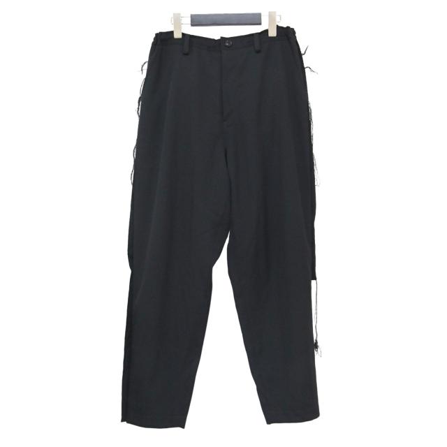 Yohji Yamamoto ヨウジヤマモト パンツ ブラック 黒 サイズ:1(S) | 24春夏 Ys ウール ギャバジン サイドパーツ付き パンツ | WOOL GABARDINE SIDE DETAIL PANTS | テーパード ウエストゴム カットオフ | 日本製 | ボトムス ズボン【レディース】【中古】【K4638】