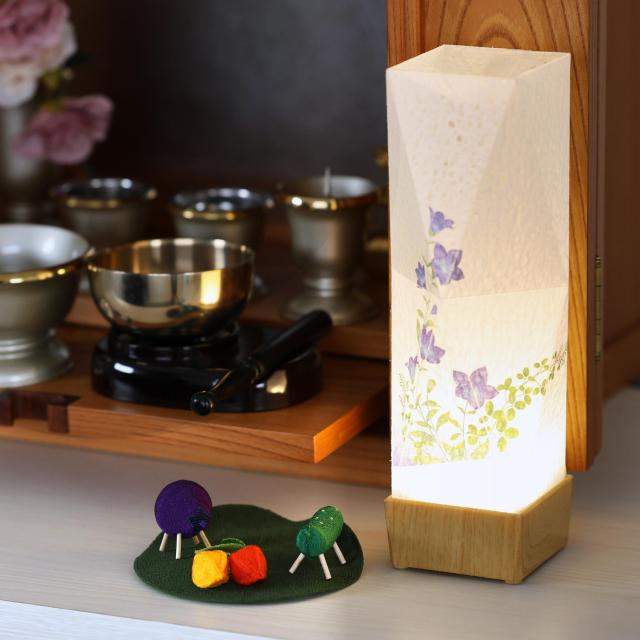盆提灯 初盆 新盆 モダン 仏具 ミニ ちりめん細工 精霊馬セット 精霊馬 精霊牛 京の街・おぼろ灯 シリーズ はんなり桔梗 一対 セット 電池式 コードレス LED 小型 和 仏壇 仏花 贈り物