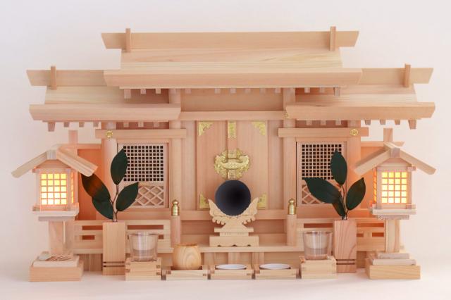 美・木曽ひのき 格子の扉 三社 モダン神具 ITSUKI 神棚セット 最高級 木曽桧の神棚 真鍮金具の彩りの通販は