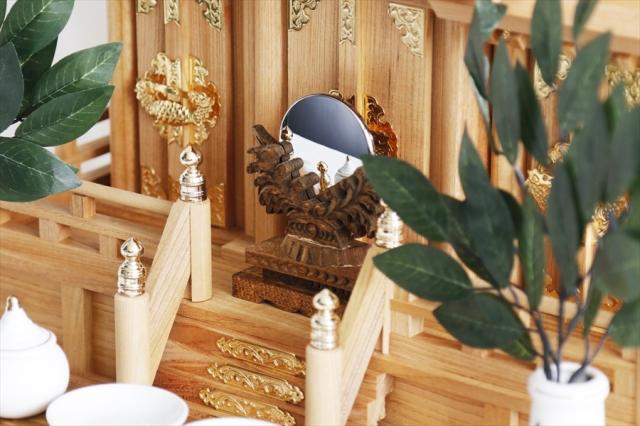 威風堂々・本けやき 神棚セット ■ けやき調神鏡・八足台付 ■ 中型 屋根違い三社 ■ 欅 神棚 (代引き決済不可商品)_2