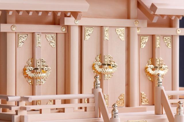 神棚 格子付 三社 大 木曽ひのき 高級神棚 国産 お札立て 日本製 札入れ 厄除け 安全祈願 お札差し 桧 檜 札 厄除け 安全祈願 木 新築 開店 神棚 木曽通し 三社 御簾付 木曽ひのき 高級神棚 国産 お札立て 日本製