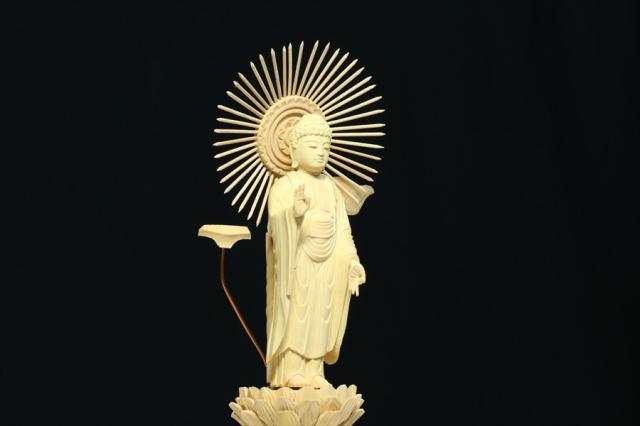 仏像 ■ 4寸 ■ 阿弥陀如来立像 六角台座 総柘植 浄土真宗 大谷派 ご本尊 ■ 仏具 （高さ29.8cm×幅11.6cm×奥行き8.4cm）