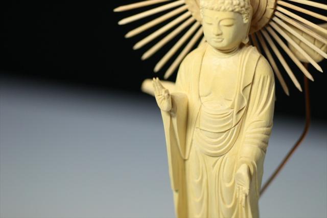 仏像 ■ 4寸 ■ 阿弥陀如来立像 六角台座 総柘植 浄土真宗 大谷派 ご本尊 ■ 仏具 （高さ29.8cm×幅11.6cm×奥行き8.4cm）