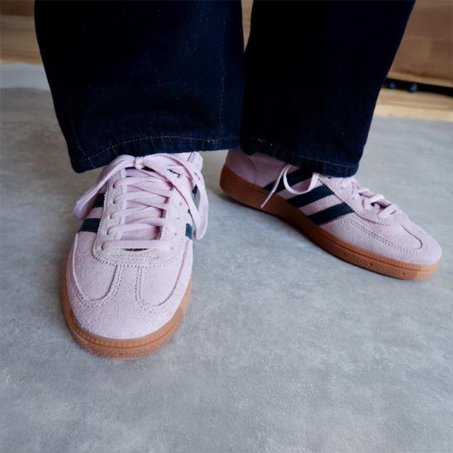 adidas (アディダス) HANDBALL SPEZIAL W (ハンドボール スペツィアル ウィメンズ) レディース ローカット スニーカー フットウェア タウンユース 普段使い カジュアル ストリート アウトドア ローテク CLPINK/ARCNGT/GUM2 (クリアピンク/ネイビー/ガム) IF6561_8