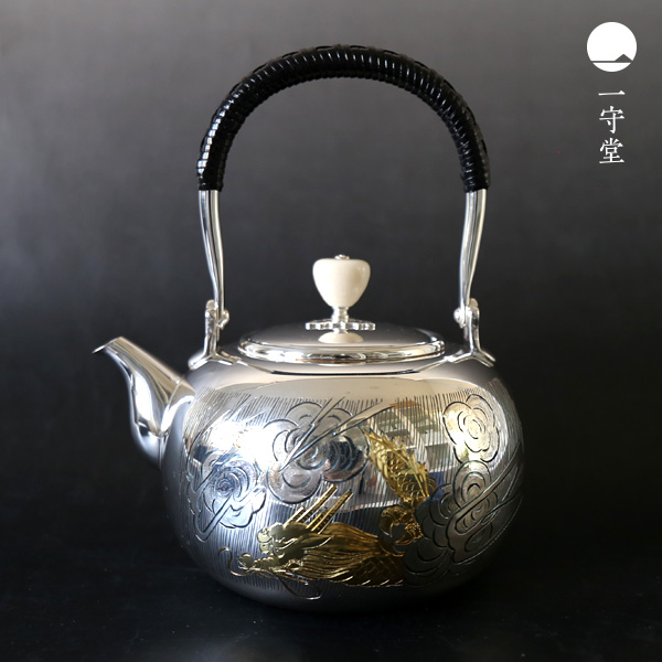 純銀製 三木造 槌目砲口 虹色 平寶珠形湯沸 箱付 銀瓶 煎茶道具 純銀保証 日本製 一守堂 日本製・証明書付き 純銀・湯沸し 1100cc 鎚起