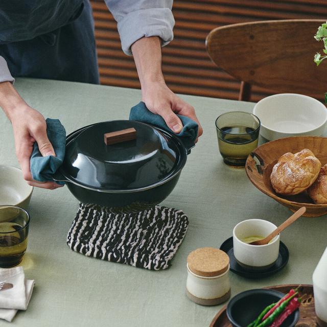 KINTO キントー KAKOMI 琺瑯鍋 2L 3〜4人前 ホワイト ブラック IH 直火 寄せ鍋 鍋 琺瑯 スープ 煮込み 炊き込み 蒸し鍋 シンプル ホーロー ギフト カコミ_6