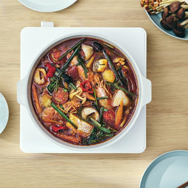 KINTO キントー KAKOMI 琺瑯鍋 2L 3〜4人前 ホワイト ブラック IH 直火 寄せ鍋 鍋 琺瑯 スープ 煮込み 炊き込み 蒸し鍋 シンプル ホーロー ギフト カコミ_4