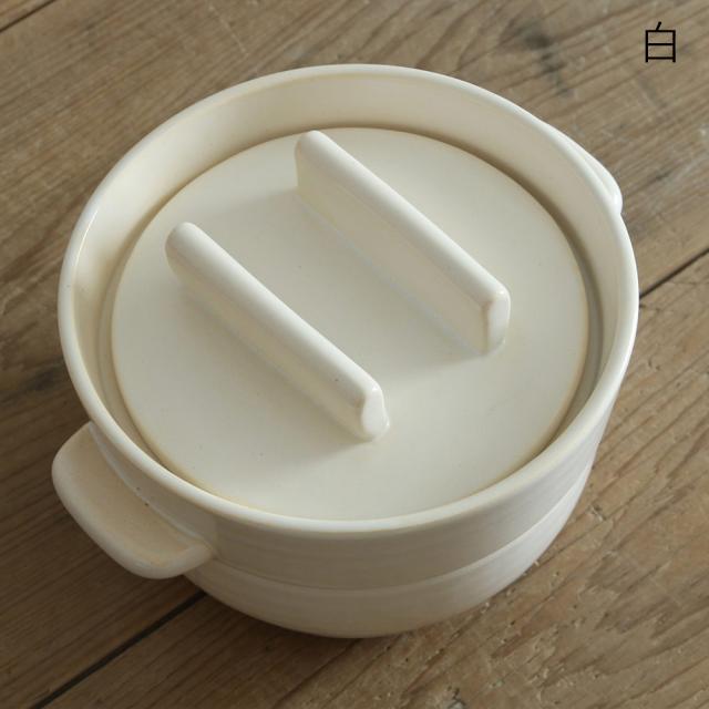 かもしか道具店 ごはんの鍋 白 黒 3合 土鍋 三合炊き 直火 レンジ 炊飯 家族 一人用 二人用 日本製 萬古焼 キッチン ギフト プレゼント お祝い 結婚祝い 贈り物_1