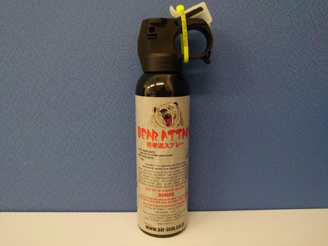 熊よけスプレー ベアアタック/専用ホルスター付/送料無料（北海道、沖縄、離島を除く）/熊撃退/キャンプ、登山の備えに！ 熊よけスプレー ベアアタック/専用ホルスター付/送料無料（北海道