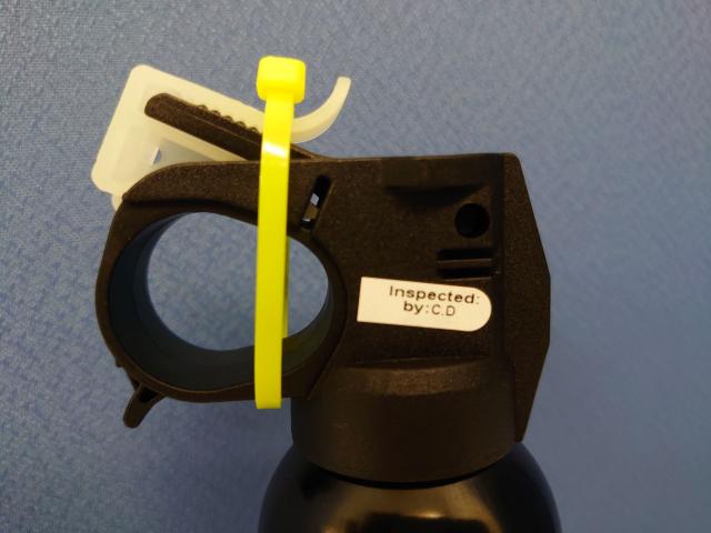 熊よけスプレー ベアアタック/専用ホルスター付/送料無料（北海道