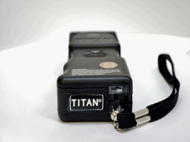 スタンガン TITAN-2500000 タイタン250万ボルト 充電式 送料無料 最