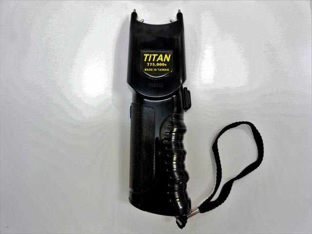 国内最強スタンガン Titan Gb8 タイタン スタンマスター 送料無料 最安値 今すぐかんたんに出来る防犯対策 護身グッズ 防犯グッズ 一人暮の通販はau Pay マーケット 杜の都のセキュリティショップ