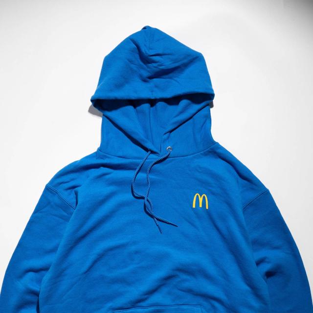 マクドナルド McDonald’s アーチロゴ チャンピオンボディ スウェットシャツ ブルー ｜ メンズ S-XXL マック 公認グッズ 買い付け スーベニア パーカー フード マクドナルド McDonald's アーチロゴ チャンピオンボディ スウェット
