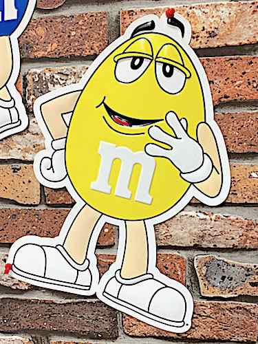 m&m s グッズ アメリカン雑貨 メタルサイン プレート エムアンドエムズ YELLOW 看板 店舗 ガレージ ディスプレイ｜au PAY マーケット