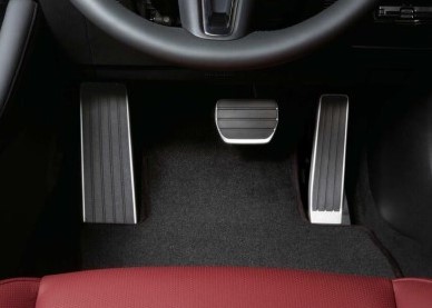 純正アクセサリー　マツダ　MAZDA3　BP　H31〜　内装ドレスアップ用品　スポーツペダルセット　B0L6V9090の通販は
