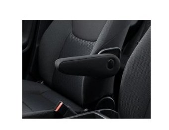 トヨタ ヤリスクロス【MXPB10 MXPB15 MXPJ10 MXPJ15】　アームレスト(運転席ターンチルトシート付車)[0822C-52060]
