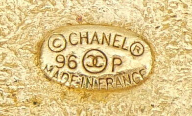 CHANEL ｲﾔﾘﾝｸﾞ ｺｺﾏｰｸ 丸型 96P 黒×ｺﾞｰﾙﾄﾞ 【中古】(63214)_3