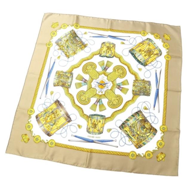 エルメス HERMES スカーフ カレ90 LES TAMBOURS タンブールの太鼓 ベージュ シルク100％ 【中古】(67838)