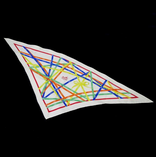 エルメス HERMES 三角スカーフ ポワントゥポワントュ 白マルチ シルク 【中古】(69651)