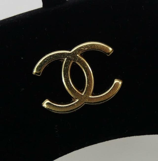 【美品】CHANEL シャネル 純正 ハンガー 2本セット ベロア ココマーク シャネル CHANEL ハンガー 2本セット ココマーク 【中古】(70244)の