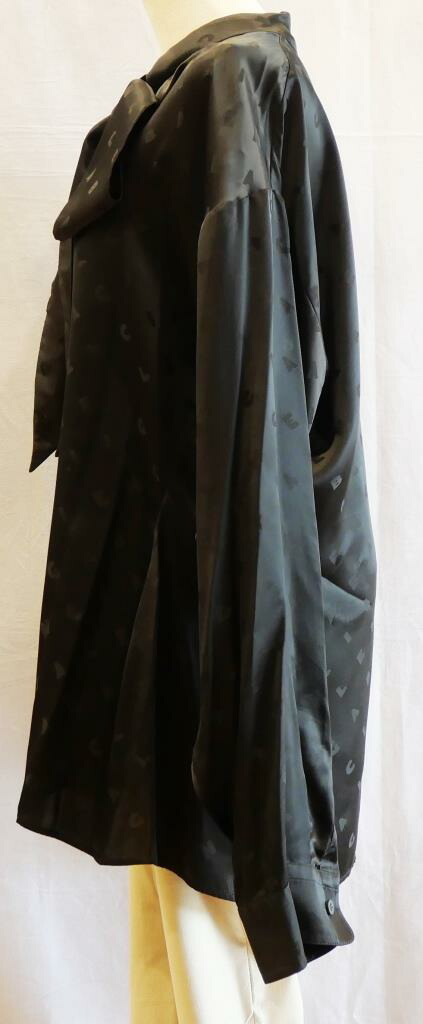 バレンシアガ BALENCIAGA ボウタイブラウス ロゴ総柄 黒 レーヨン 【中古】(70528)_2