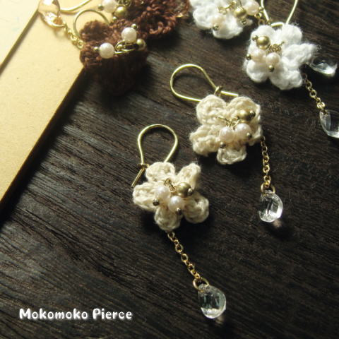 森ガール必見 小さなお花とパールビーズ 揺れドロップビーズが揺れるフラワーサガリピアス フックorイヤリングへの変更ok の通販はau Pay マーケット 株式会社クリシュナ