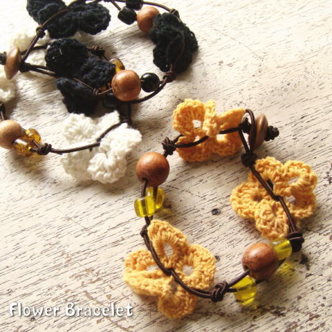 すっきりスタイル ３つのフラワーと涼しげビーズのゴム製ブレスレット お花ヘアーアクセサリー ヘアゴム の通販はau Pay マーケット 株式会社クリシュナ