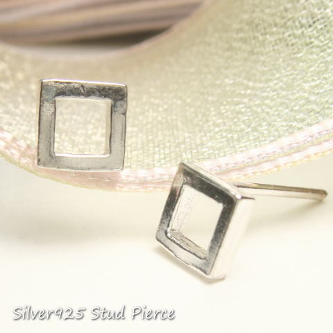 シルバーピアス シンプルな正方形 の四角形スクエアーのピアス 記号 模様 スタッドピアス レディースピアス の通販はau Pay マーケット 株式会社クリシュナ