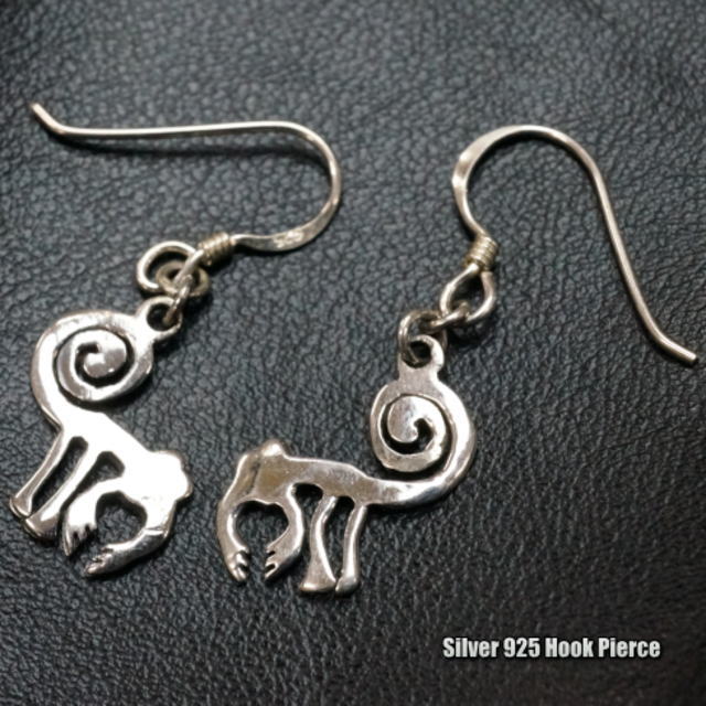 シルバーピアス 未確認動物 猿のような尻尾の長い動物のフックサガリピアス レディースピアス の通販はau Pay マーケット 株式会社クリシュナ