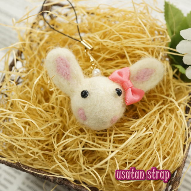 ふわふわフェルトのかわいいうさぎにパールとリボンで上品さをプラスしたストラップ ストラップ うさぎ の通販はau Pay マーケット 株式会社クリシュナ