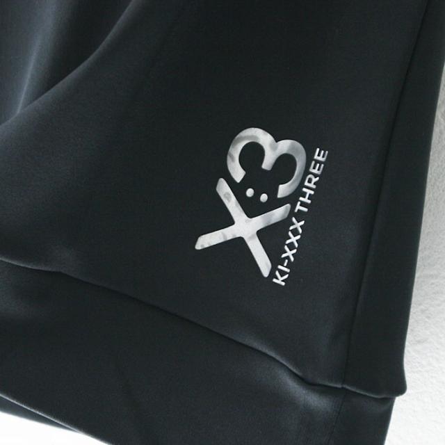 新品未使用品　KI-X THREE　レディースモックネックTシャツ　Sサイズ KI-XXX THREE キックスリー ロゴプリント モックネックシャツ