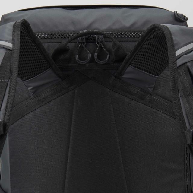 DESCENTE デサント スクエアバッグ５０ ブラックｘブラック F ST5SBP50U BKBK | スポーツ バック リュックサック バックパック リュック ムーブスポーツ デイパック ポリエステルオックス クッション性 キーフック ペンホルダー メッシュポケット 再帰反射