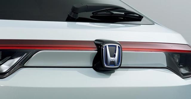 HONDA ホンダ 純正 リアコンビガーニッシュ ミッドナイトブルービームメタリック B-610M 08F47-3M0-040 | VEZEL ヴェゼル RV3 RV4 E:HEV EHEV RV5 RV6 honda純正 ホンダ純正 リア ガーニッシュ リア用 リヤ ガーニッシュ リヤ用 取り付け おすすめ 外装 車 部品 パーツ の通販は