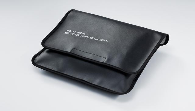 HONDA ホンダ 純正 ポートリッドカバー 08P35-39J-000 | HONDA純正 ホンダ純正 N-VAN E: JJ3 車用品 カー用品 自動車 車 バッテリー 充電コネクター 充電ポート 保護 カバー ほこり 汚れ防止 雨除け 紫外線対策 いたずら防止 アウトドア 屋外_1