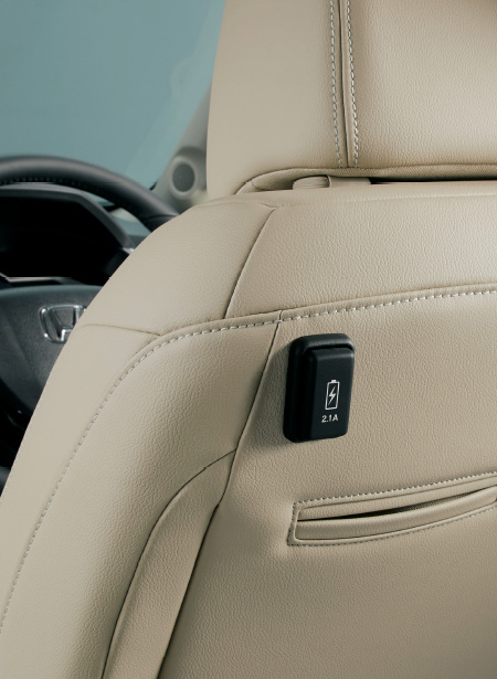 HONDA ホンダ 純正 USBチャージャー リア用 08U57-TRT-001B | CLARITY PHEV クラリティ プラグインハイブリッド ZC5 HONDA純正 ホンダ純正 車用品 カー用品 車 部品 アクセサリー パーツ ポイント消化 9,430円