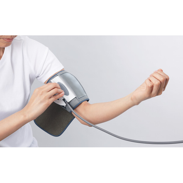 タニタ 上腕式血圧計 BP-523 | 24-0361-041生活用品 衛生用品 医療計測器 健康 血圧計 血圧値 上腕式 タニタ ワンタッチ 操作 血圧測定器 ニッケル水素 充電池 贈り物 シンプル 便利 イベント 人気 プレゼント ノベルティ