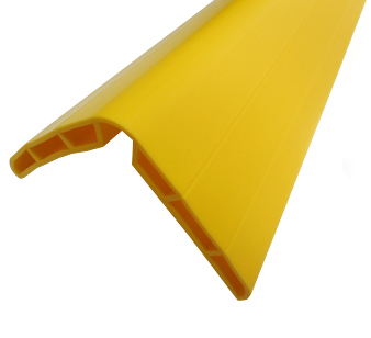 信栄物産 コーナーガード（粘着タイプ） CSN-LY10 | コーナーガード 保護 安全用品 一般用 粘着テープタイプ 穴あけ不要 軽量 軽い 直角用 ガーレージ 駐車場 倉庫 柱 壁コーナー 建物 柱角 取付け 傷防止 衝撃保護材 レモンイエロー 塩ビの通販は 10,588円