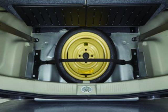 SUZUKI スズキ 純正 スペアタイヤ固定キット 2WD車用 F9E2 99157-63R00 |WAGON R ワゴンR 車用品 カー用品 パーツ 部品 アクセサリー 車 自動車 タイヤ スペア ホイール 緊急 安心 便利 セット 固定 純正 格納 収納 応急用 緊急用 不安解消 お出かけ 交換用タイヤ キット