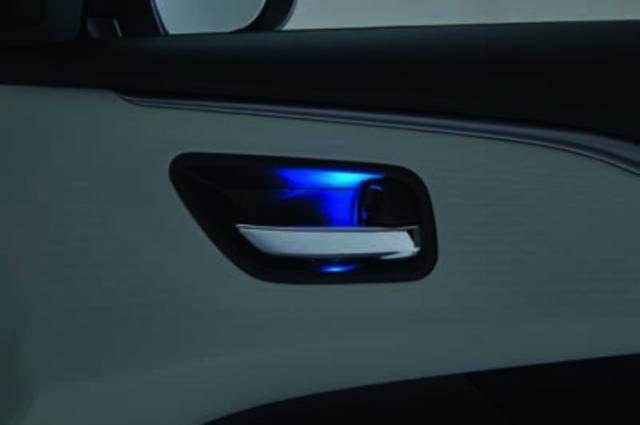 SUZUKI スズキ 純正 ドアハンドルイルミネーション DAN3 99213-69T30 | SWIFT スイフト 車用品 カー用品 車 自動車 カーパーツ 外装部品 外装パーツ 外装 エクステリア 装飾品 装飾パーツ ドレスアップ カスタム 交換 ライト 照明 足元 補助照明 イルミネーション