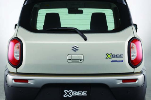 SUZUKI スズキ 純正 リヤランプリム マットブラック ABDV 99119-76R10-0CD | XBEE クロスビー 車用品 カー用品 グレードアップ アクセサリー ドレスアップ アクセント カスタム おしゃれ 取り付け フレーム 自動車 パーツ ボディ DIY ライト 部品 外装 装飾 飾り 照明 車