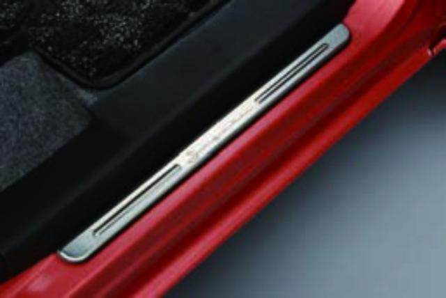 SUZUKI スズキ 純正 サイドシルスカッフ BB6D 99142-84S01 | WAGONR SMILE ワゴンRスマイル 車用品 カー用品 自動車 部品 パーツ アクセサリー 内装 カスタム ドレスアップ おしゃれ グレードアップ 車 DIY 取り付け 装飾 飾り アクセント ワンポイント カバー