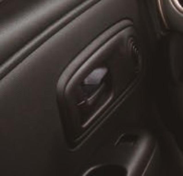 SUZUKI スズキ 純正 ドアハンドルイルミネーション ホワイトLED DAT5 99213-84SB0 | WAGONR SMILE ワゴンRスマイル 車用品 カー用品 自動車 部品 パーツ アクセサリー 内装 カスタム ドレスアップ おしゃれ グレードアップ 車 DIY 取り付け 装飾 飾り アクセント