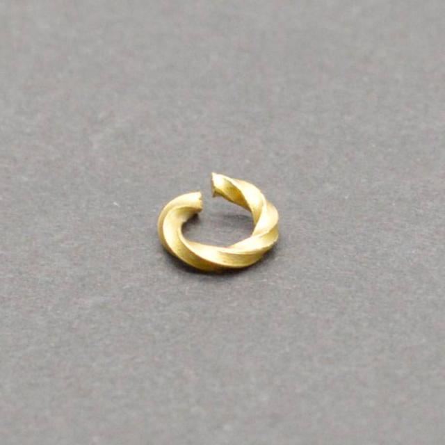 丸カン きれいめゴールド デザイン丸カン 6mm 4個セット パーツとして大活躍 丸カン ゴールド 金 アクセサリー ペンダント Uvレジの通販はau Pay マーケット ａｎｇｉｅ ｓｅｌｅｃｔ ｓｔｙｌｅ